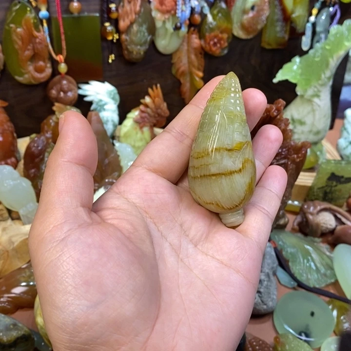 蛇纹石玉未镶嵌颈饰