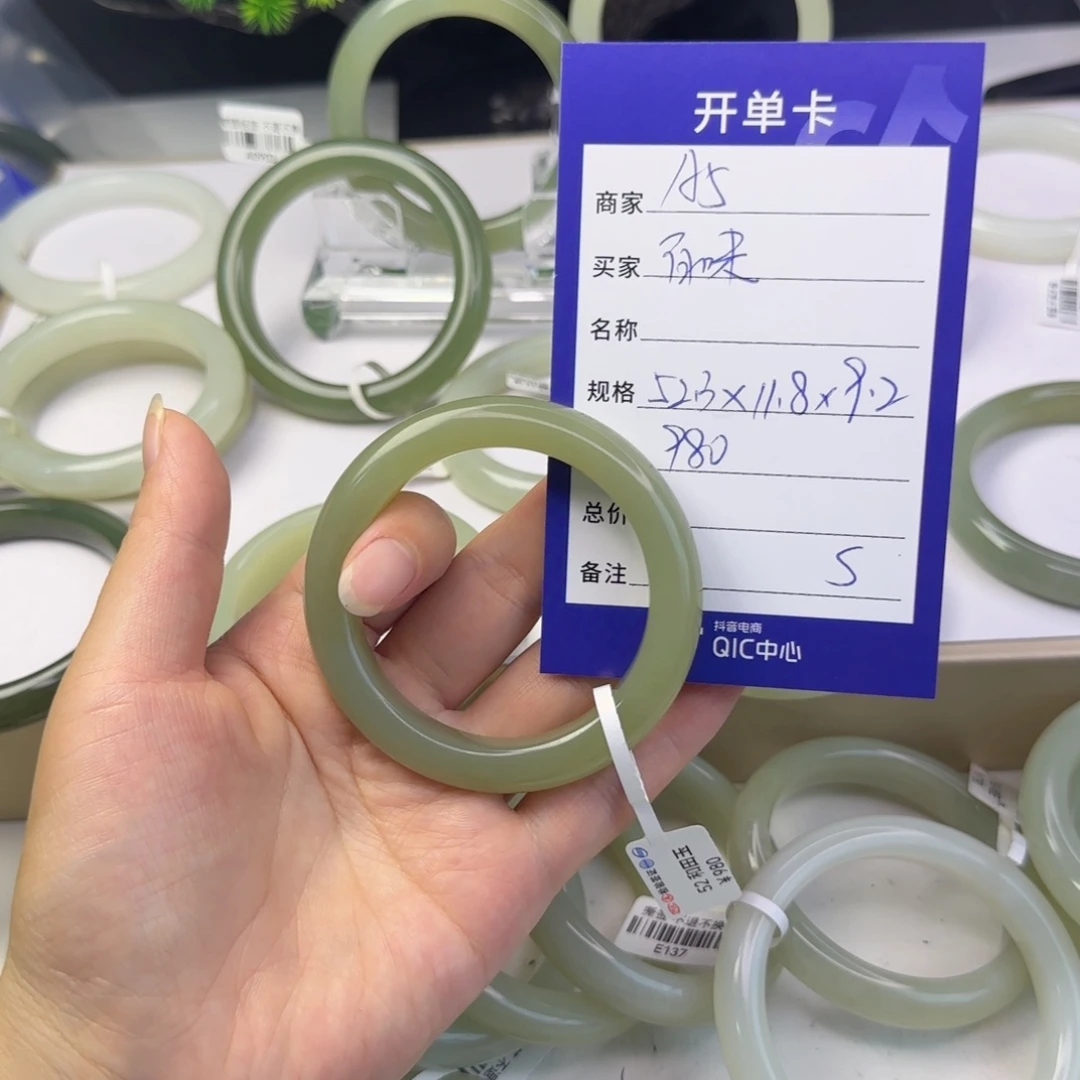 和田玉手镯未镶嵌百*•