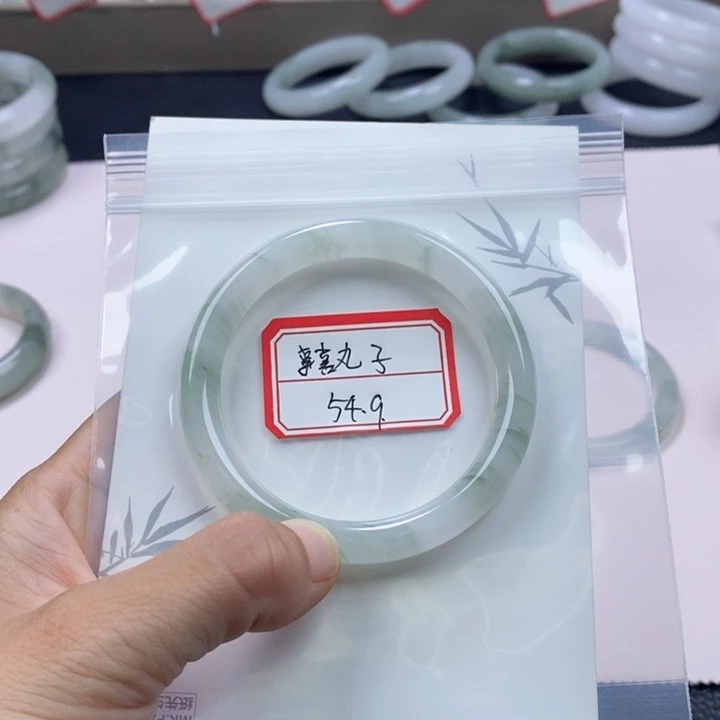 未镶嵌手镯石英质玉（非洲翠）
