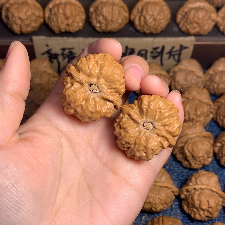 桃核吊坠中****刺蛤蟆核桃