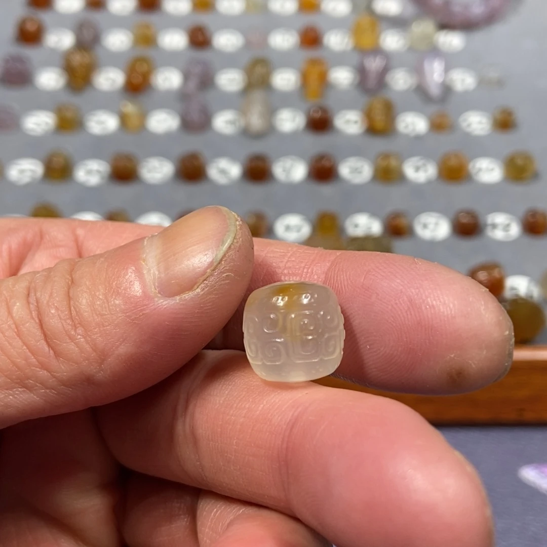 逍***子玛瑙/玉髓合金颈饰珠