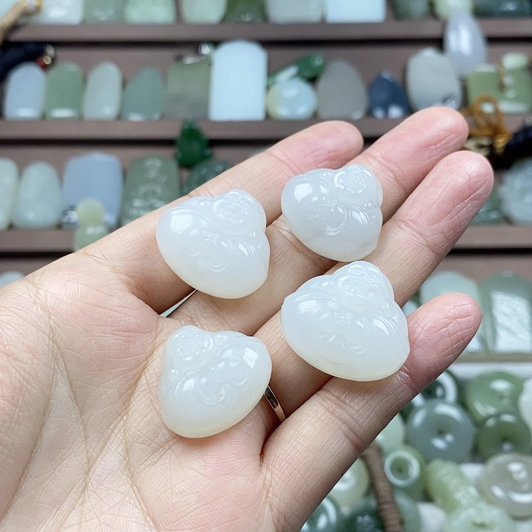 和田玉未镶嵌颈饰白色抱抱佛多样性发1件