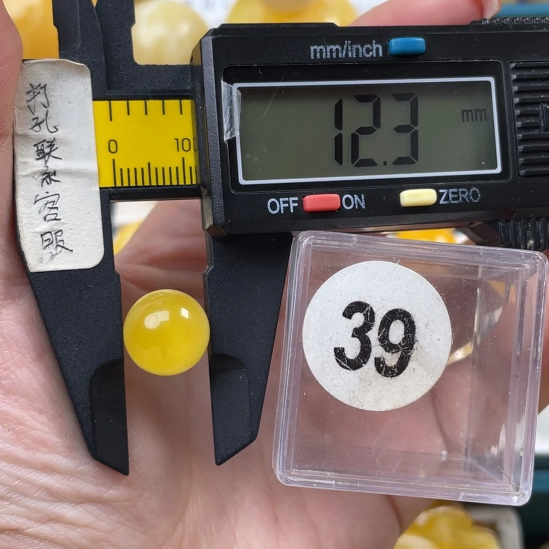 蜜蜡未镶嵌珠宝奇石