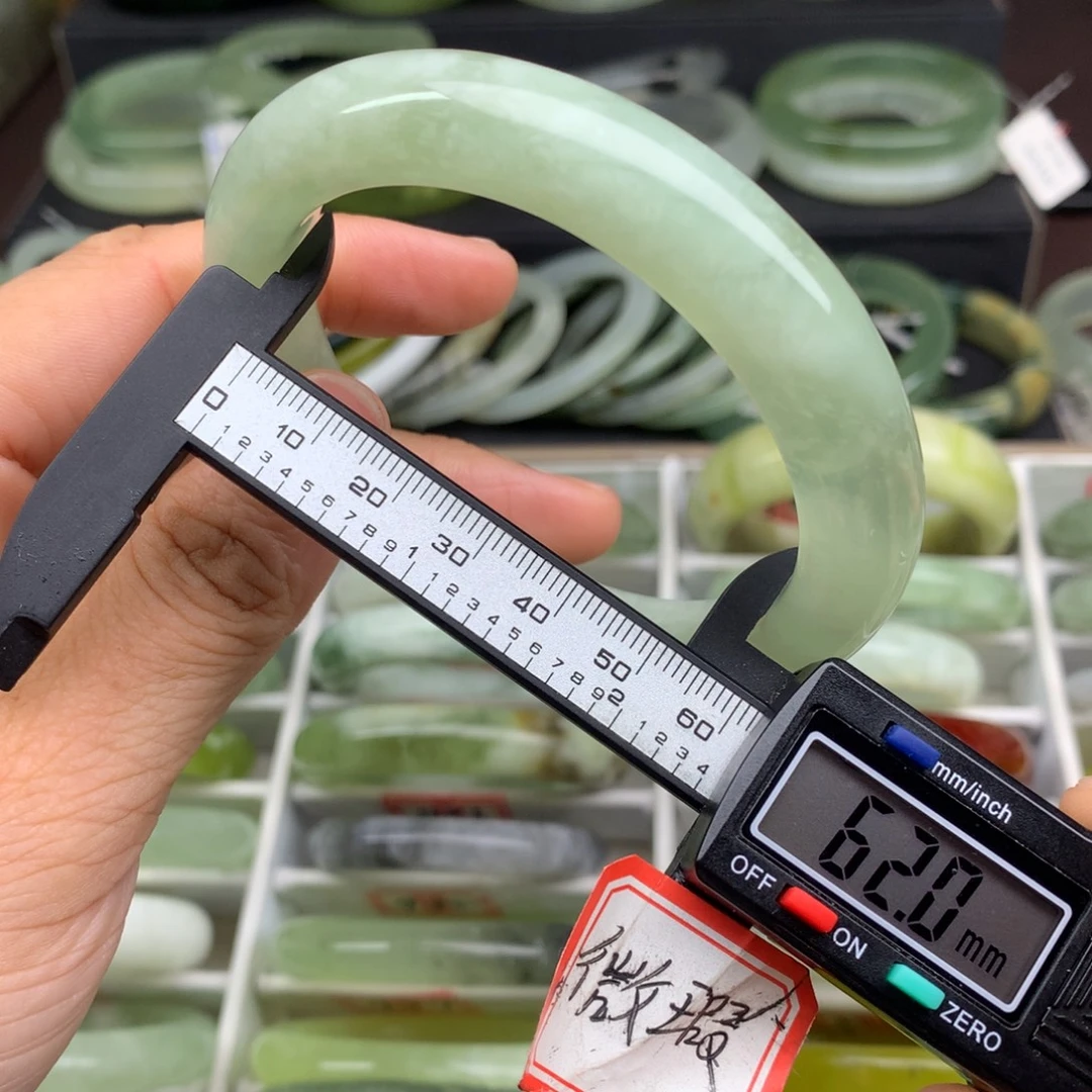 蛇纹石玉未镶嵌手镯506