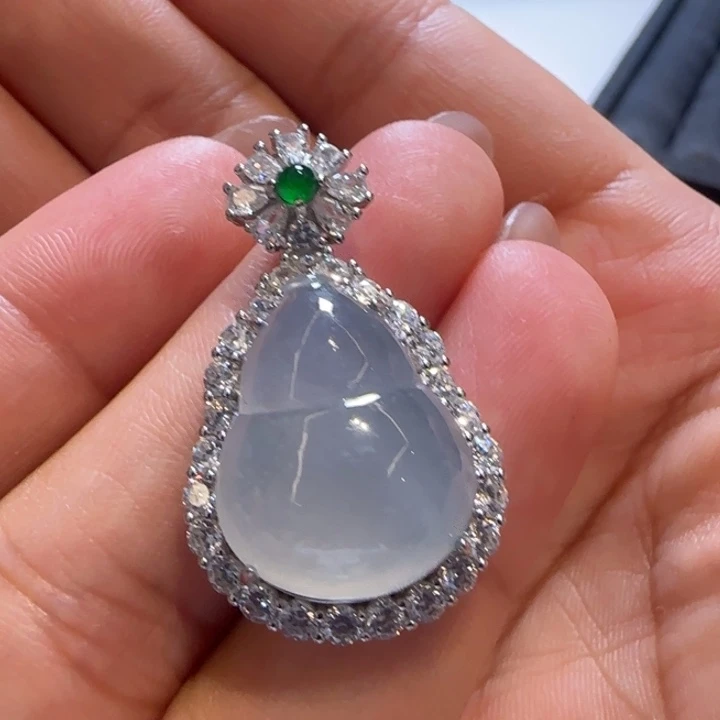 翡翠未镶嵌颈饰L葫芦