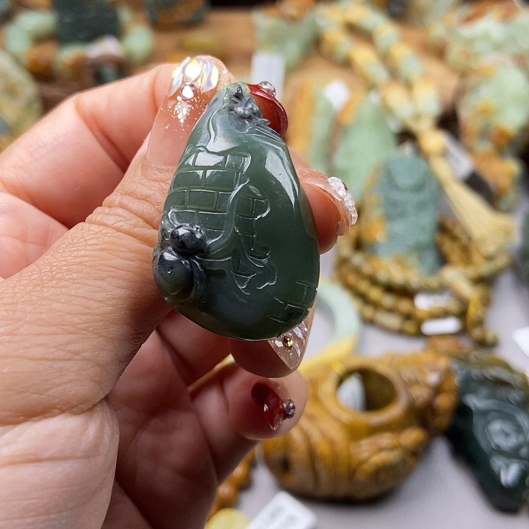 岫岩河磨玉（透闪石质玉）挂坠未镶嵌朱*大