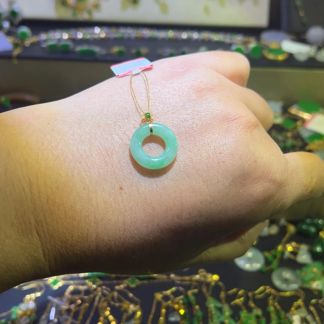 颈饰18K金镶嵌翡翠吊坠