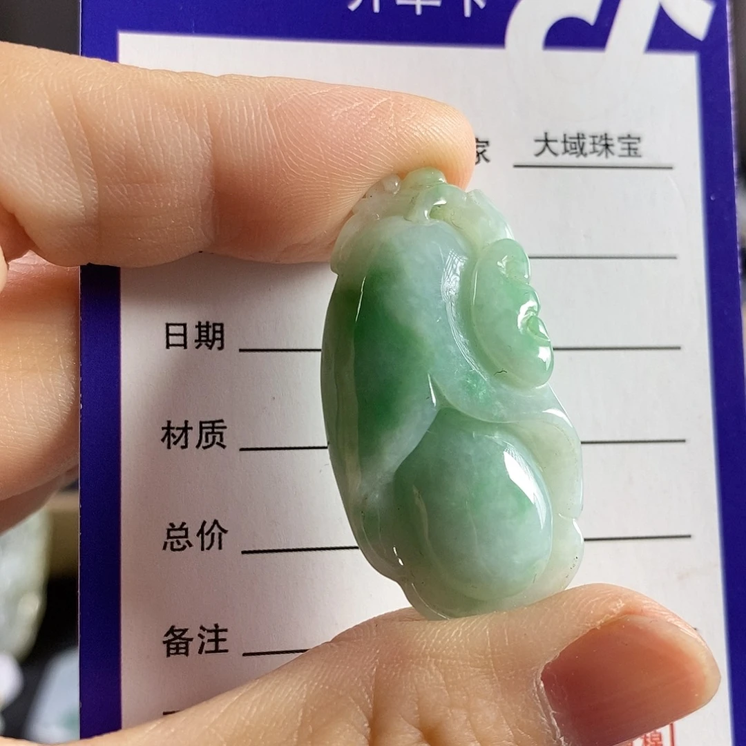 翡翠未镶嵌颈饰兰花