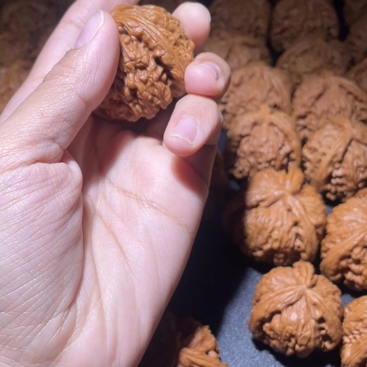 天***徐吊坠桃核小妹三棱