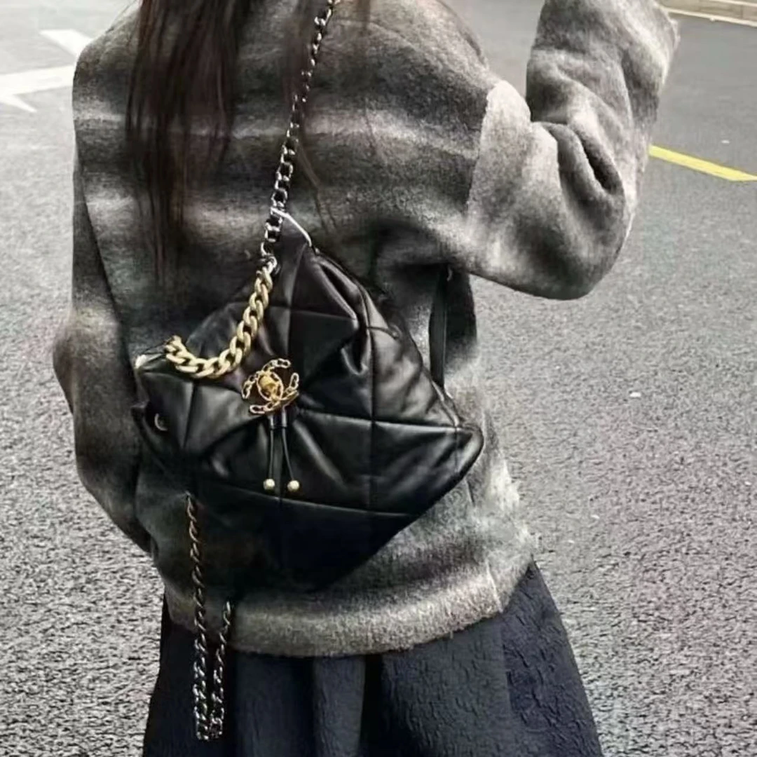 99新 Chanel/香奈儿 香奈儿黑色19bag菱格纹双肩包25050010-01