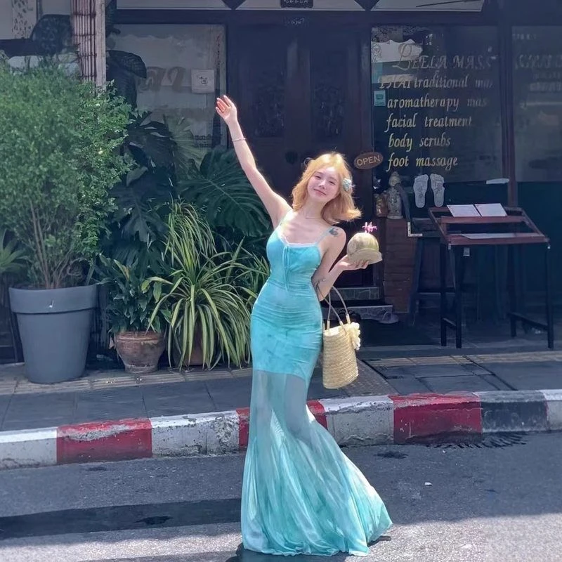 蕾丝拼接吊带连衣裙女夏季度假风修身鱼尾裙收腰网纱裙子包臀长