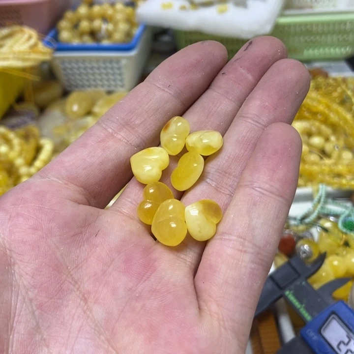 蜜蜡未镶嵌裸石多样性发货其一