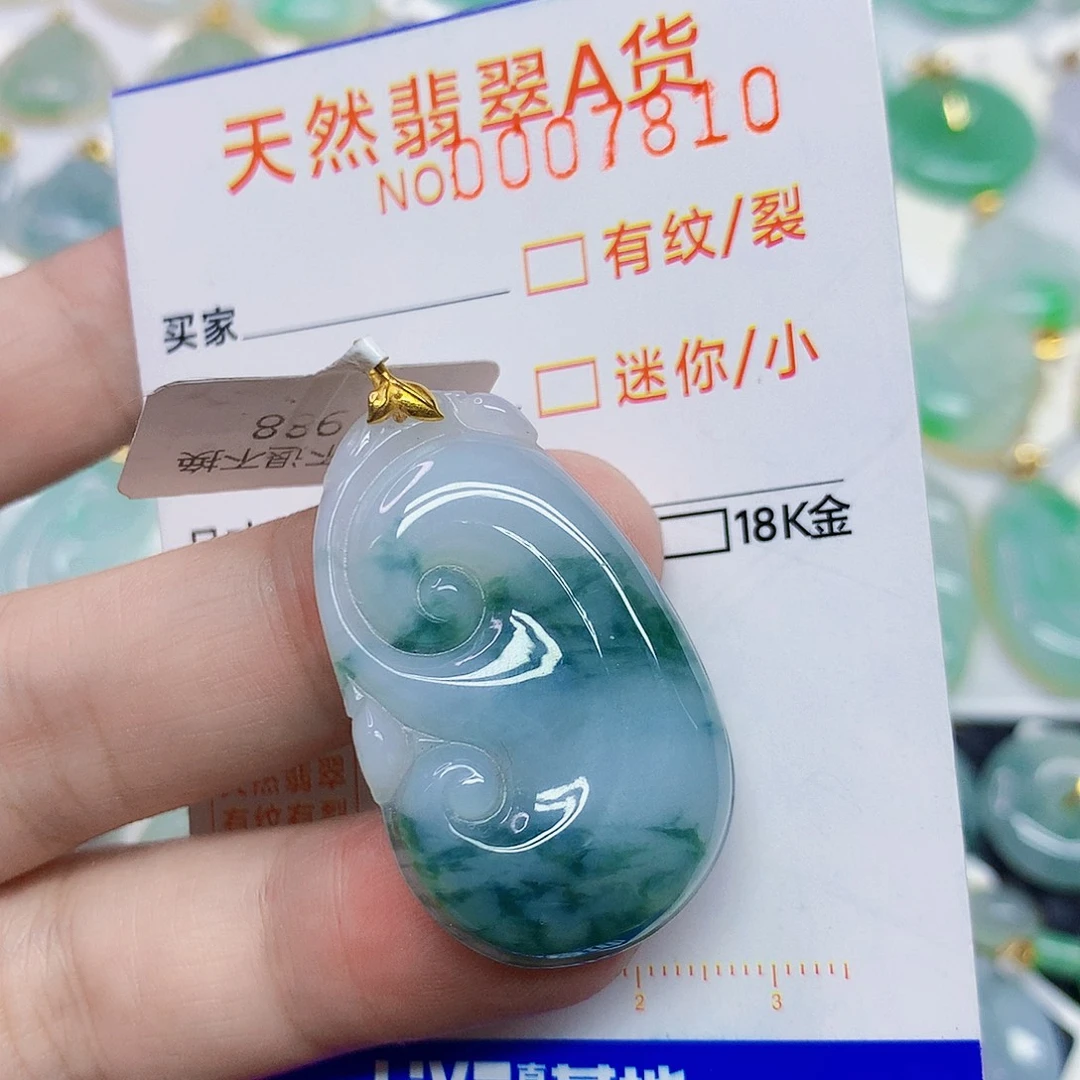 颈饰18K金镶嵌翡翠如意