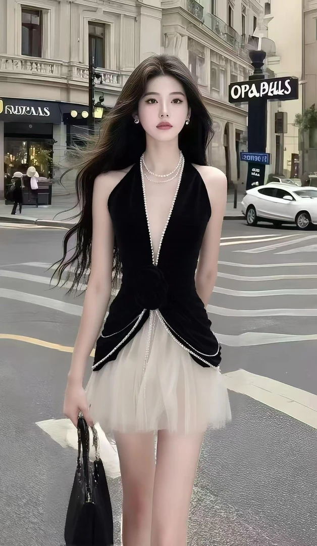 时尚名媛千金风轻奢气质黑色V领无袖挂脖上衣+白色高腰半身裙套装