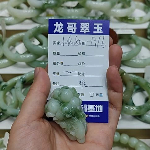 小***未镶嵌透闪石-蛇纹石玉颈饰
