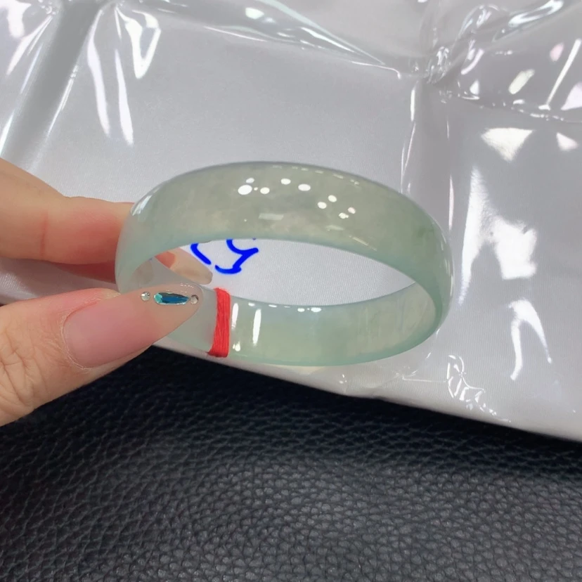 【闪购商品】翡翠手镯未镶嵌小**?翡翠