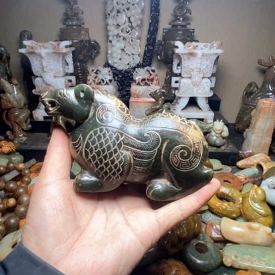 未镶嵌和田玉摆件