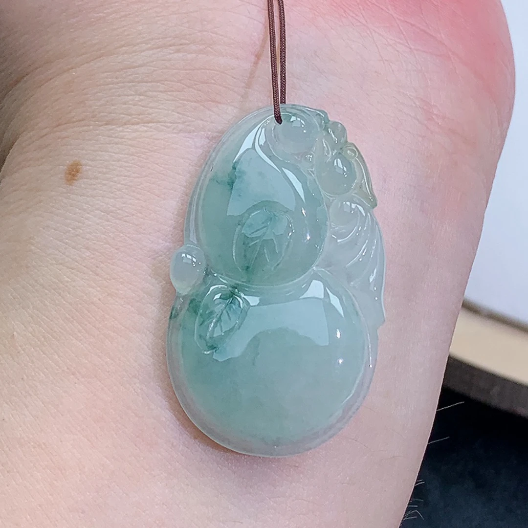 水润 飘绿 精雕 葫芦 吊坠 9.27g 正品天然A货翡翠玉石