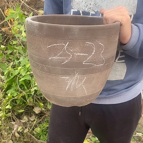 中国宜兴紫砂花盆，