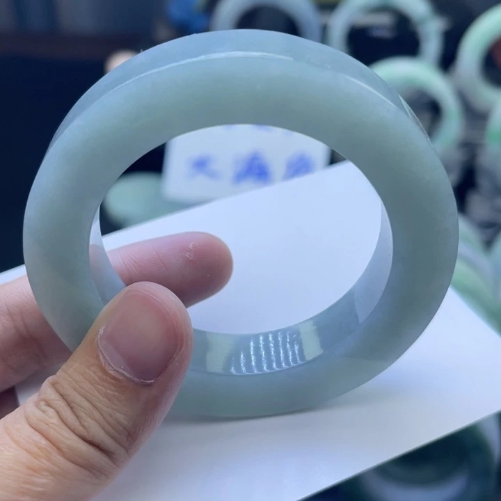 定制翡翠未镶嵌手镯