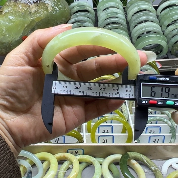 蛇纹石玉未镶嵌手镯17