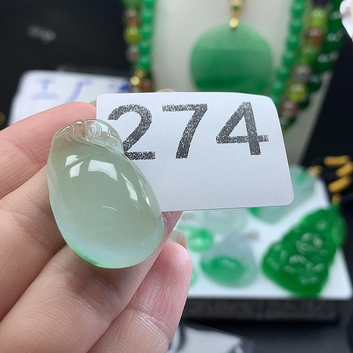 翡翠未镶嵌吊坠(赠链)