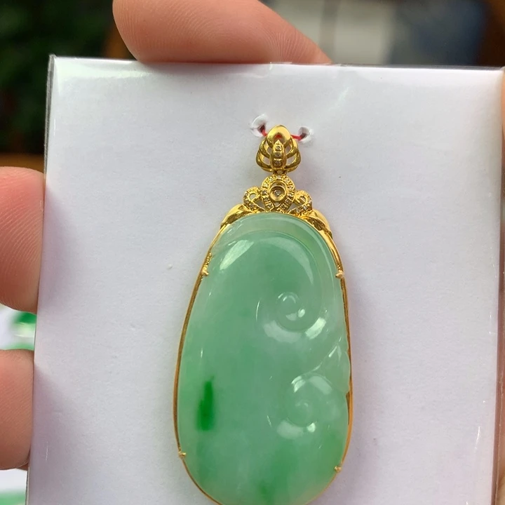 瑭****翡翠18K金镶嵌颈饰翡翠翡翠吊坠