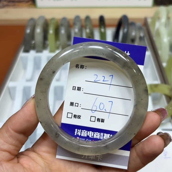 未镶嵌岫玉手镯天然