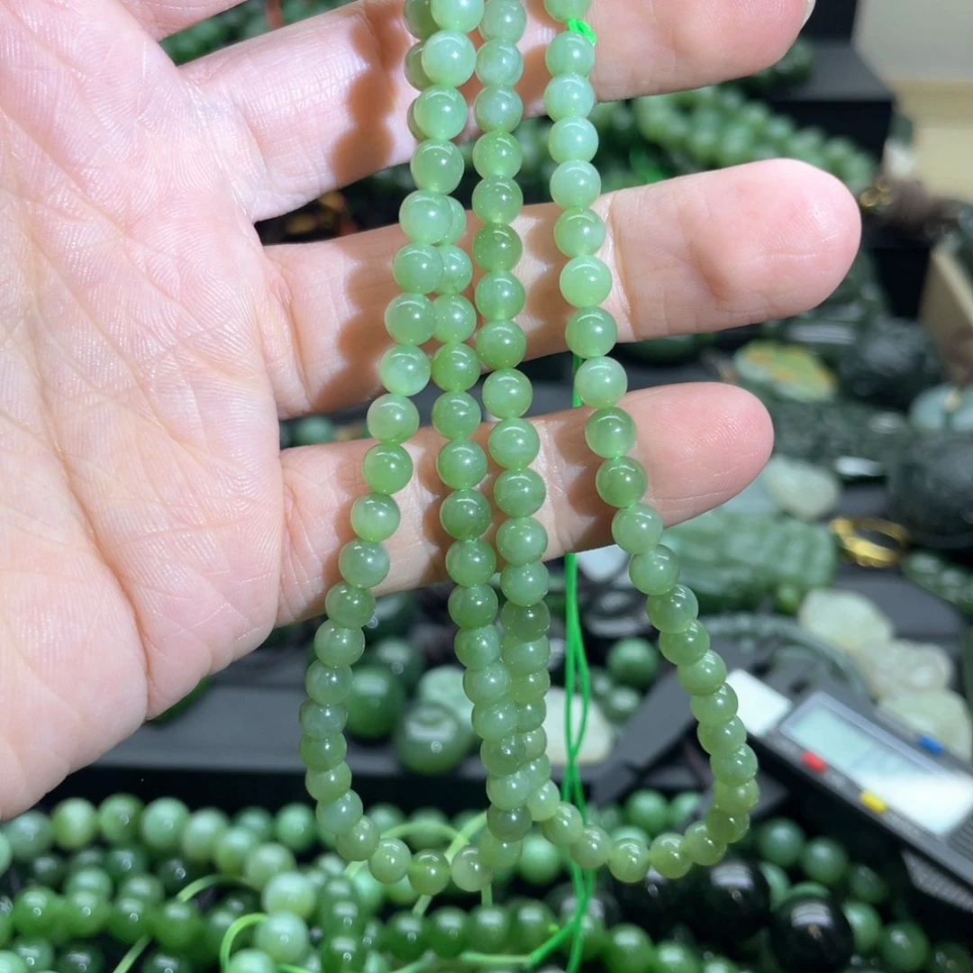颈饰未镶嵌和田玉（碧玉）