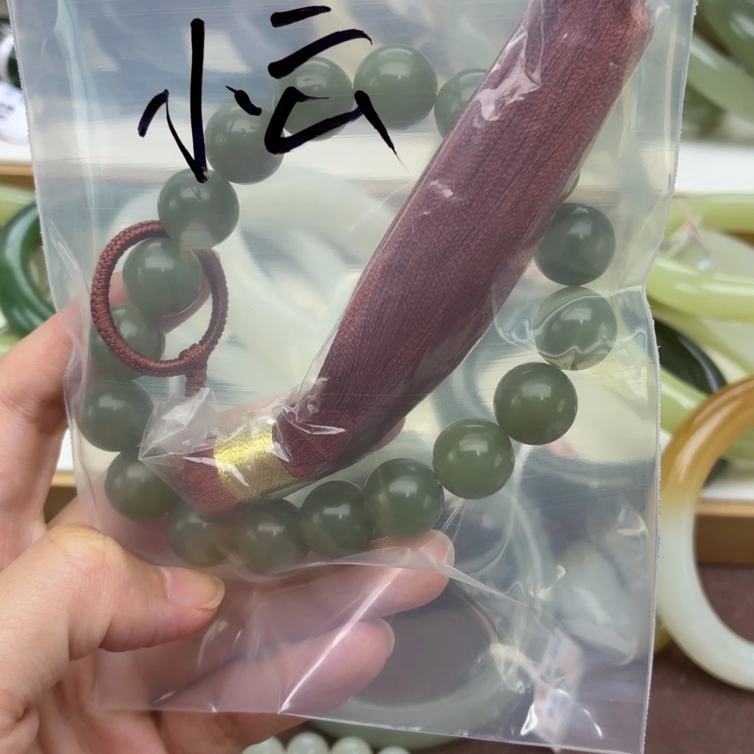 小***云和田玉未镶嵌颈饰