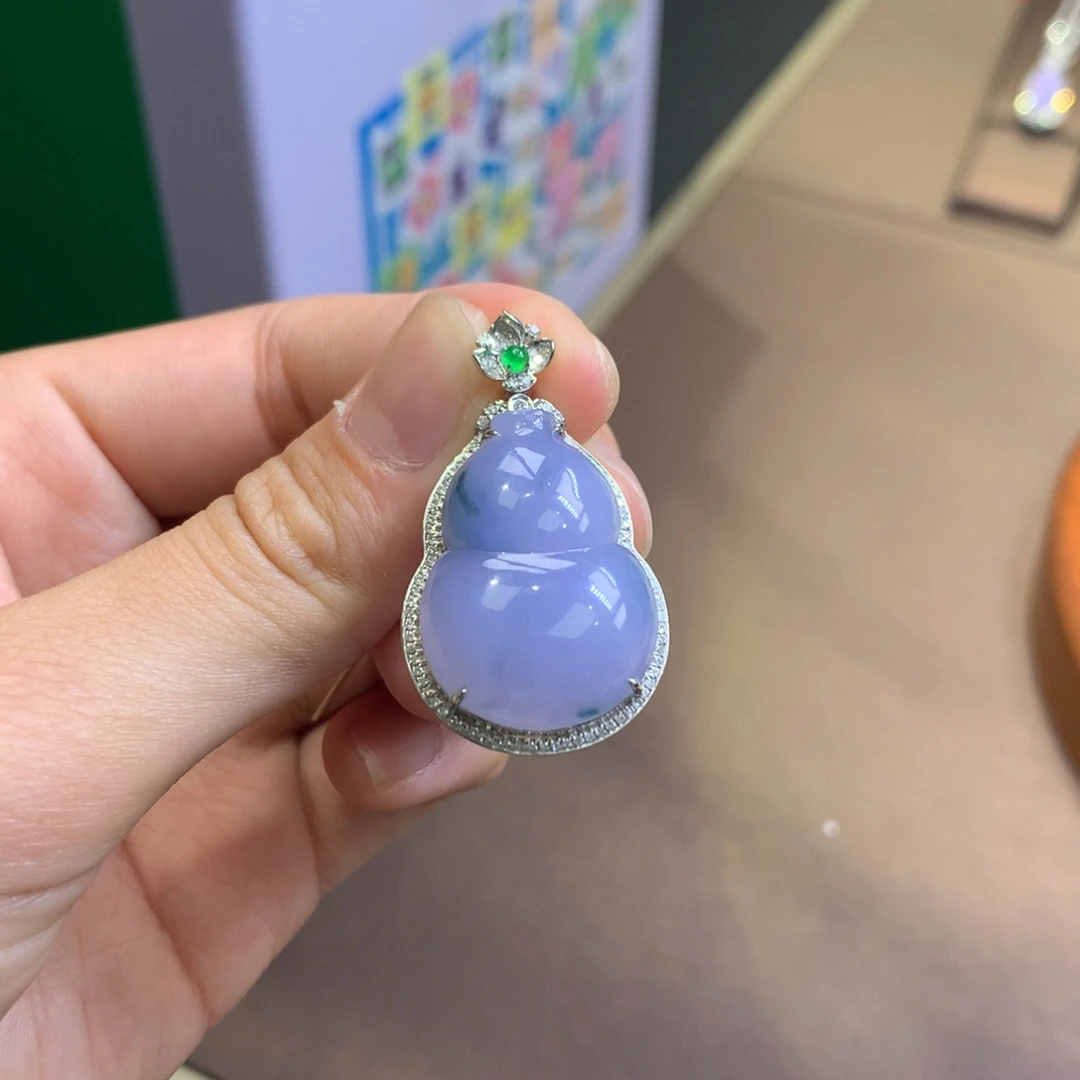 翡翠18K金镶嵌颈饰翡翠