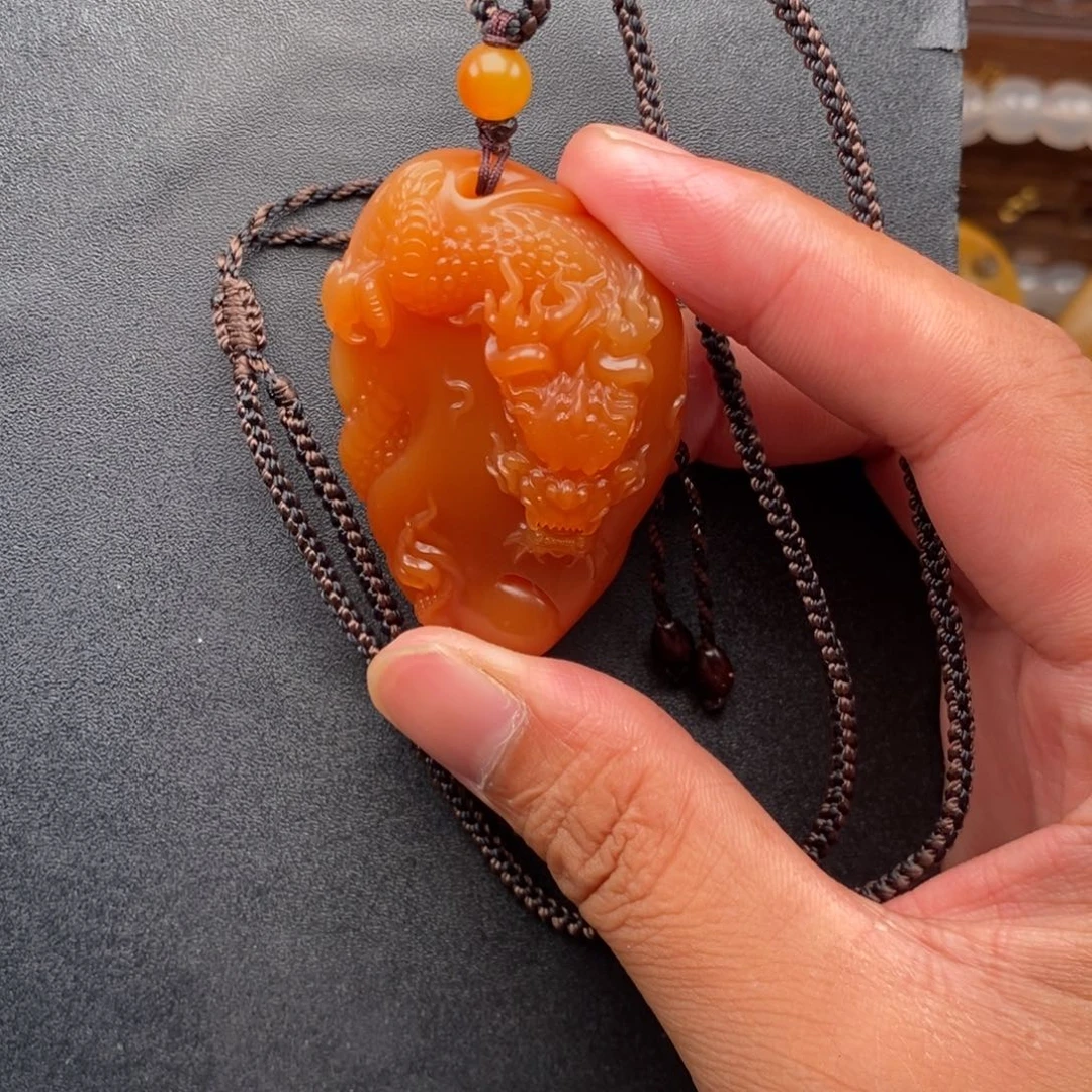 s***滕石英质玉未镶嵌颈饰