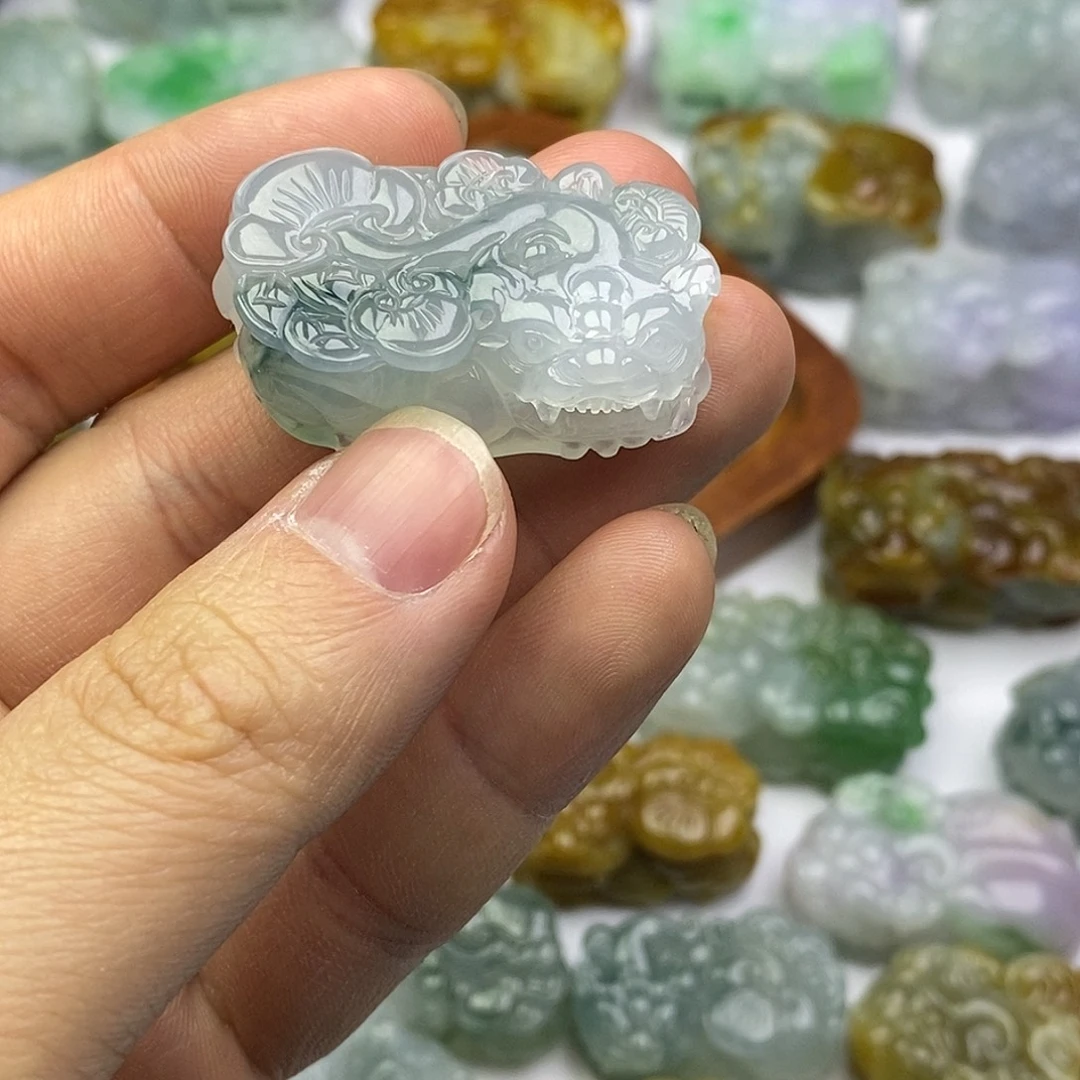 翡翠未镶嵌颈饰貔貅