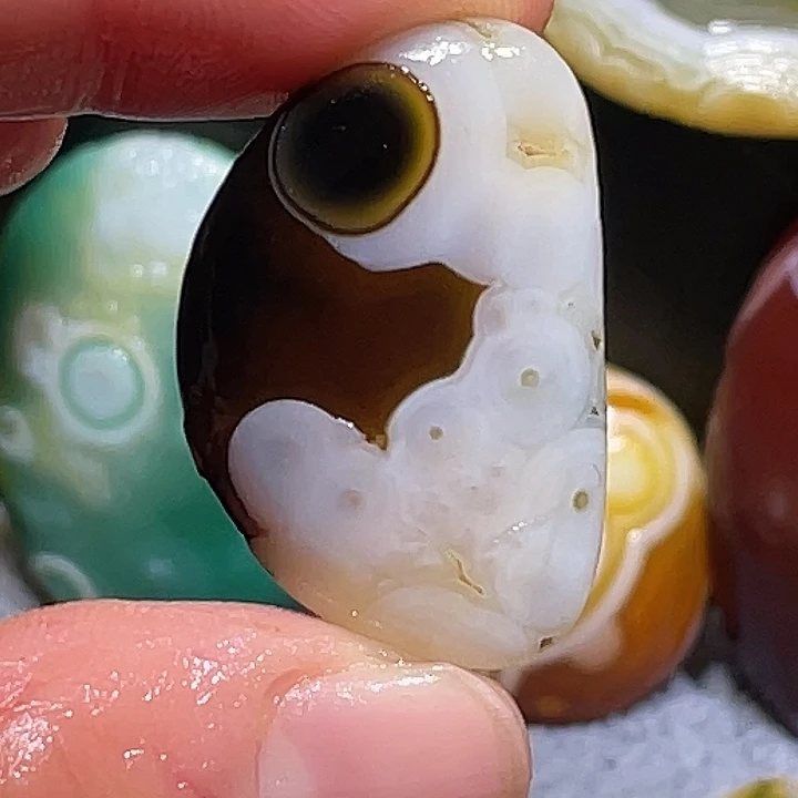 玛瑙/玉髓未镶嵌珠宝奇石