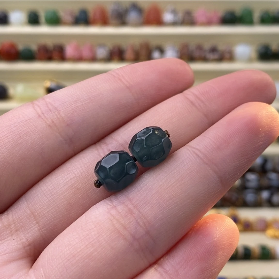 翡翠未镶嵌颈饰单珠