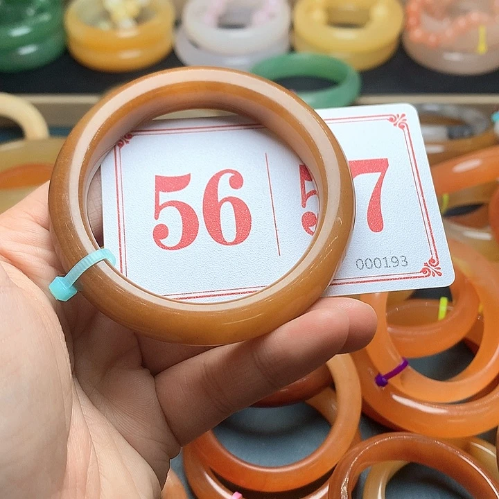 未镶嵌石英质玉（黄龙玉）手镯