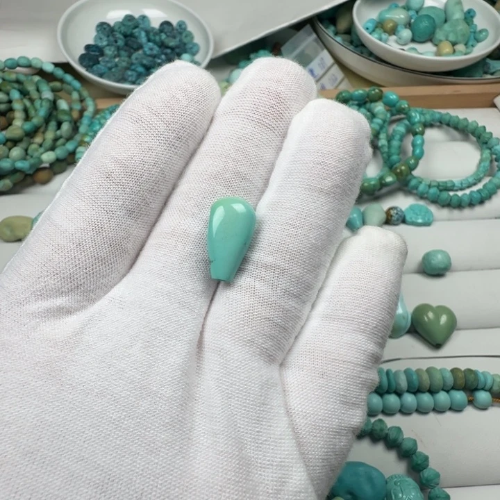 绿松石未镶嵌颈饰