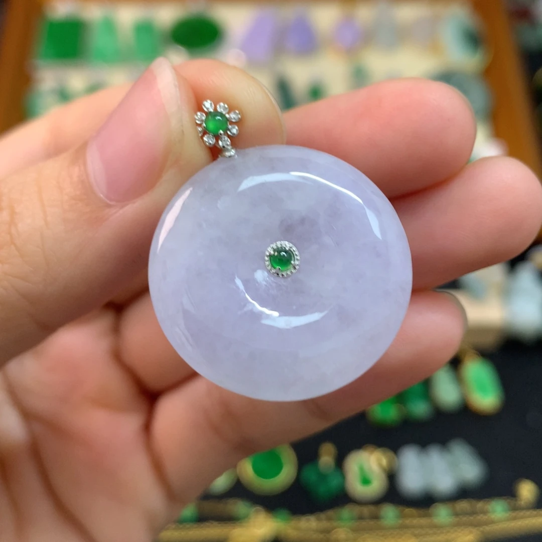 翡翠18K金镶嵌颈饰平安扣