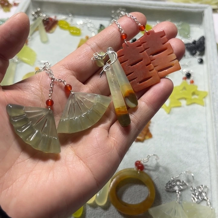 蛇纹石玉合金吊坠