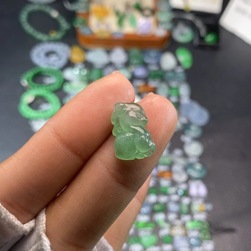 【闪购商品】翡翠挂件未镶嵌鹿