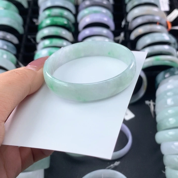 翡翠手镯未镶嵌公主