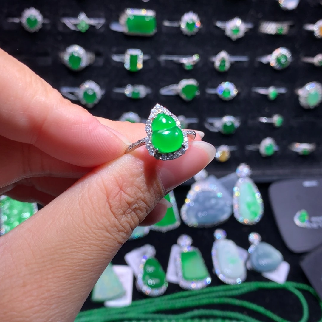 翡翠银S925镶嵌颈饰翡翠