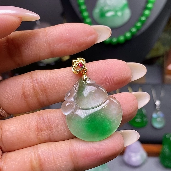 吊坠(赠链)未镶嵌翡翠