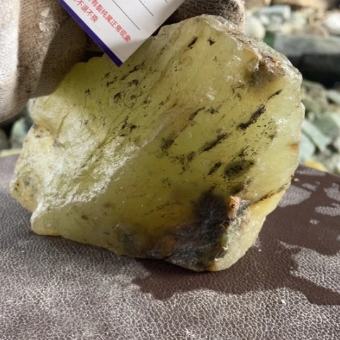 【闪购商品】蛇纹石玉未镶嵌杨楊