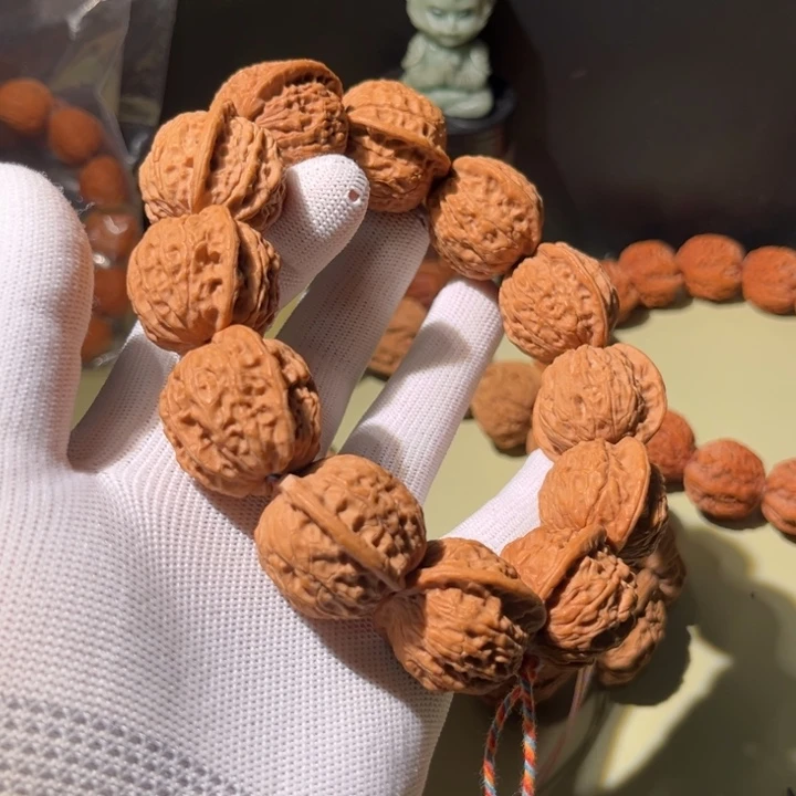 手串文玩核桃…………38