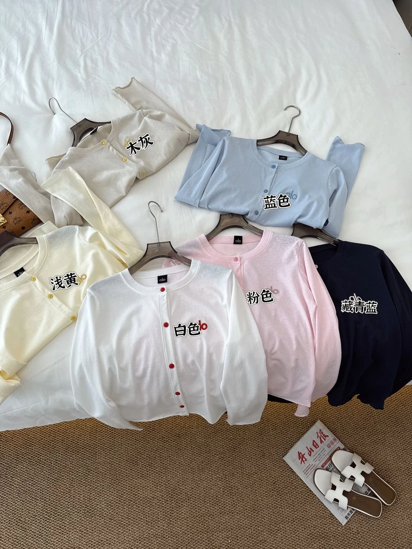 佳佳韩系百搭开衫 宽松舒适显瘦简约刺绣字母长袖针织衫