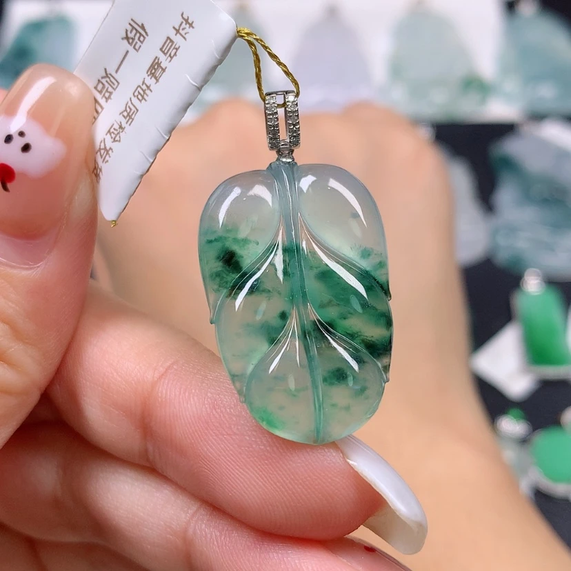 【闪购商品】翡翠18K金镶嵌颈饰叶子