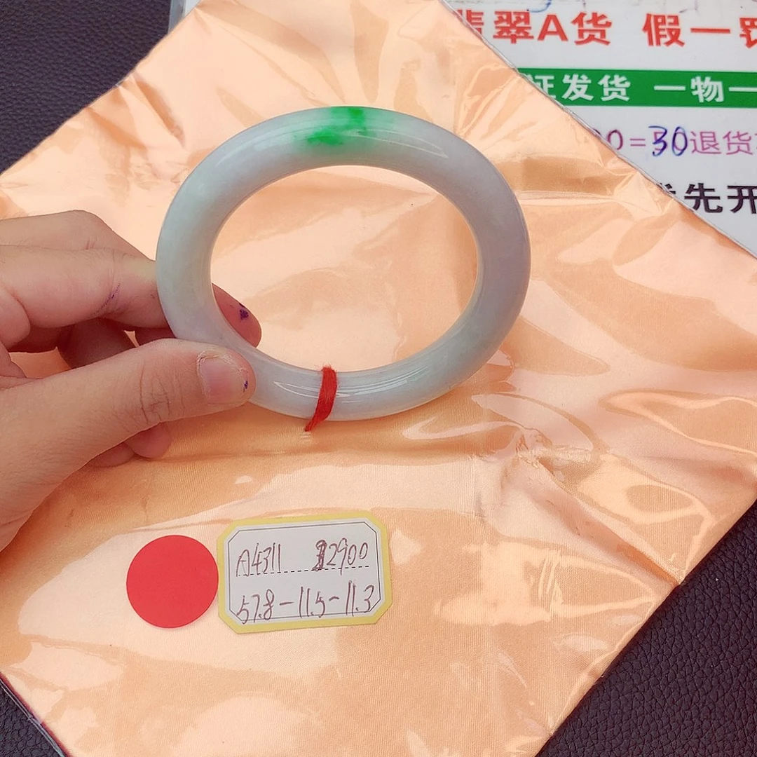 翡翠手镯未镶嵌我