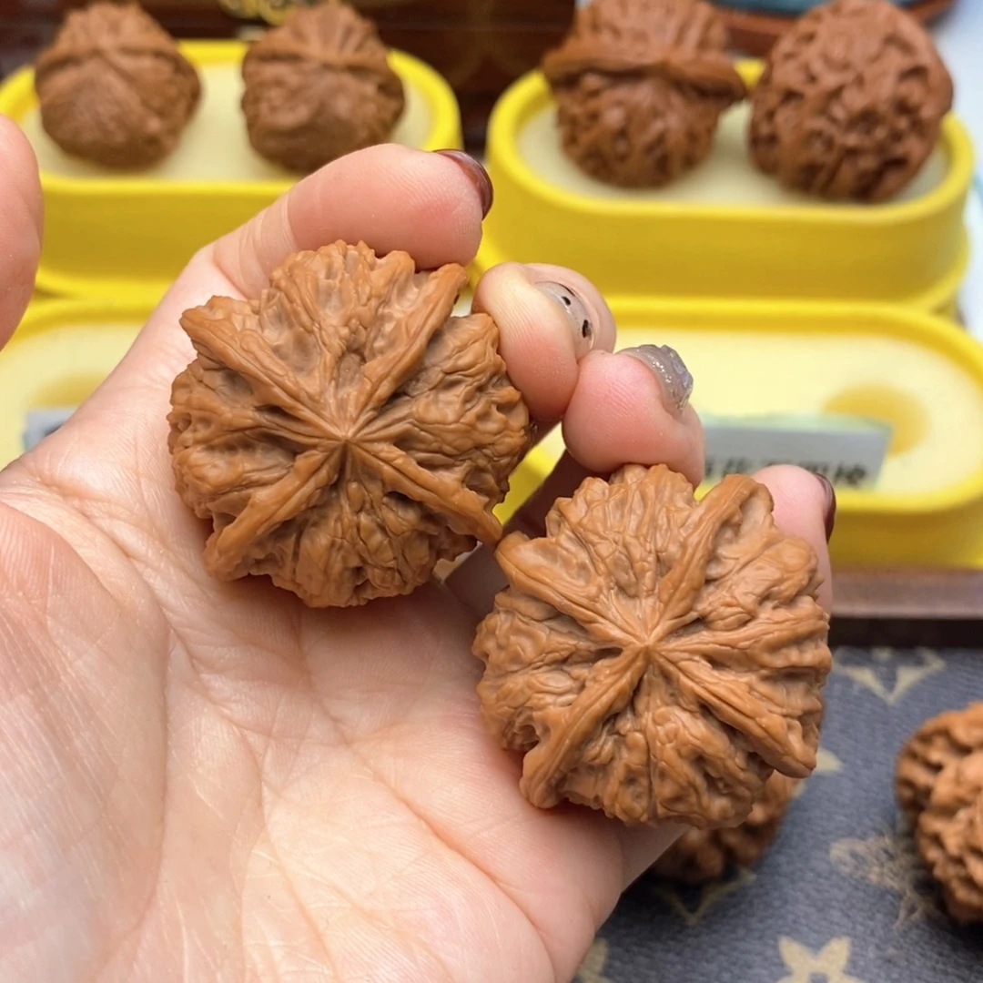 文玩核桃把件雨花石四