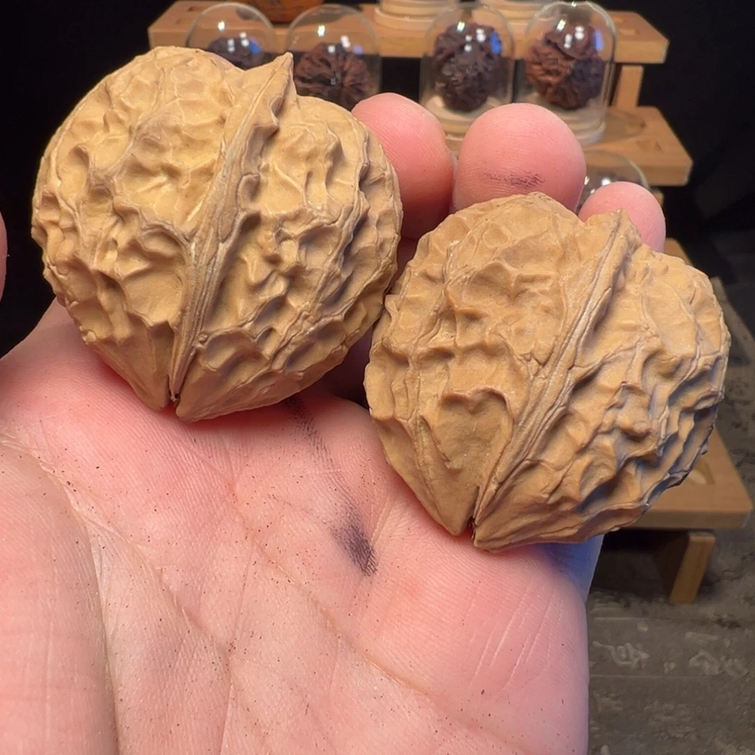 文玩核桃把件桃心元宝41mm